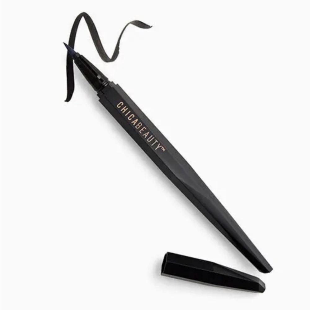 CHICA BEAUTY Matte Black Liquid Eyeliner